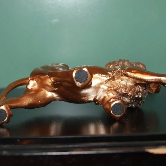 Brand New Gold Resin Lion Statue Ornament Home Decor with Glittery Head - Picture 11 of 11